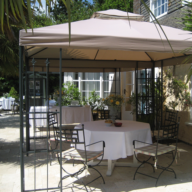 terrace_with_wedding_set_up